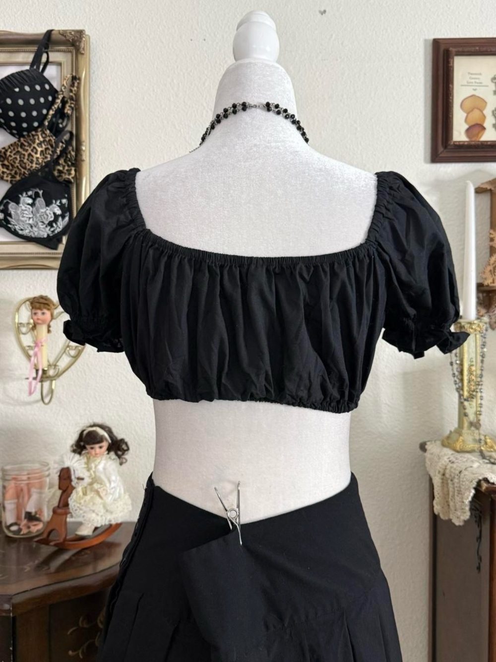 Witchy boho black cropped tie front top w puff sleeves - Picture 4 of 5